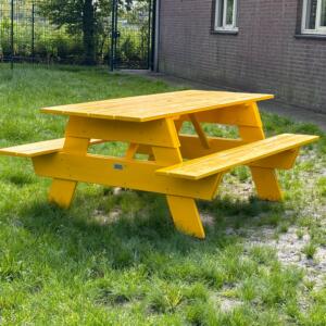 Gele picknicktafel kleur